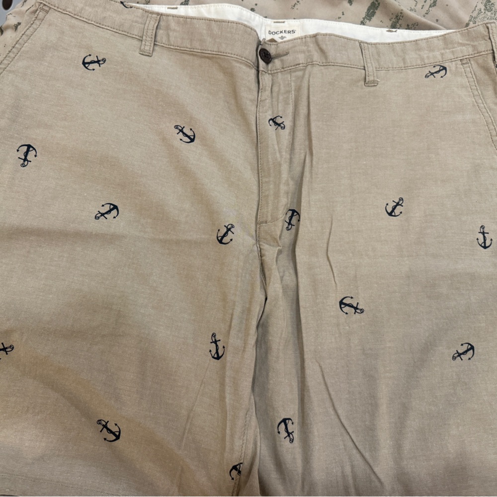Dockers Cream Shorts with Anchors